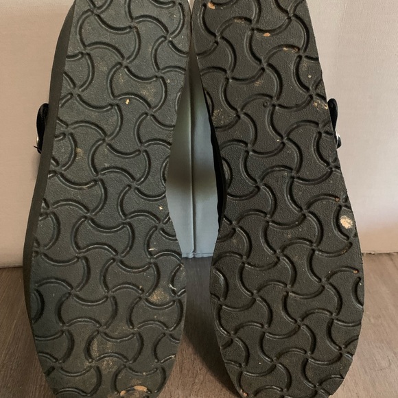 Mickey Mouse shoes ladies size 8 black wore once - Picture 3 of 4